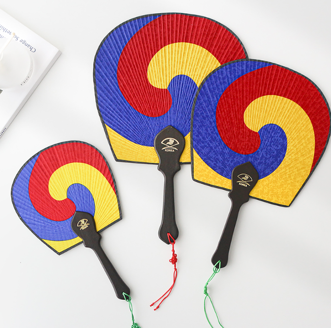 2.0 MV - Traditional Korean Fan (1 Fan,  1 Pouch and random photocard included)